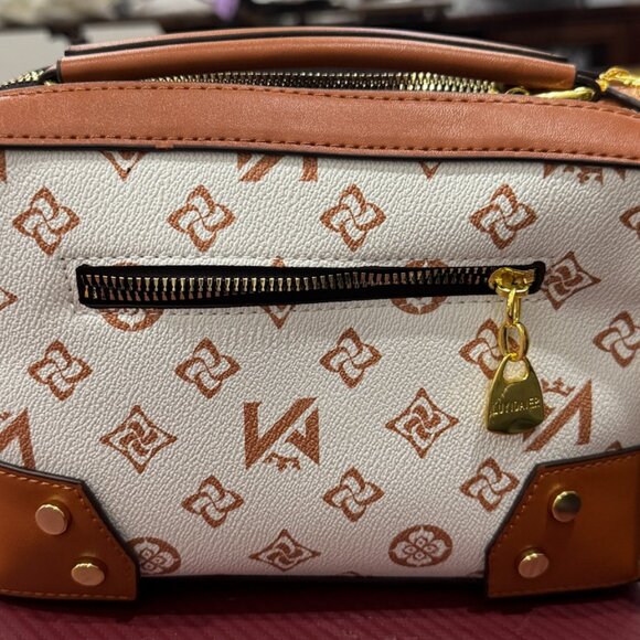 White Cat Handbag/Crossbody NWT - Picture 3 of 4